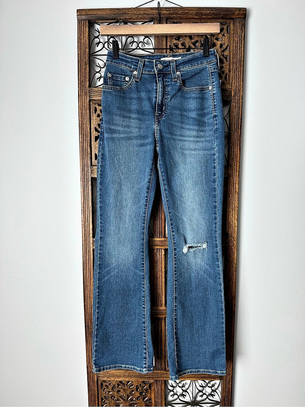 Levi's 725 High Rise Bootcut Jeans in Blue Waist 26